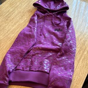 Billabong “triangle print” purple hoodies. Size Medium. Used in great condition